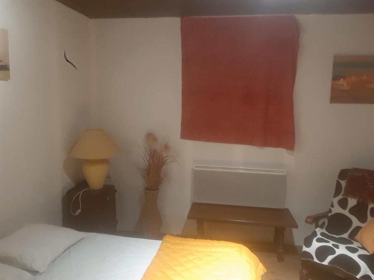 Petite Maison Ancienne Charentaise ,Dans Un Village Au Calme Ideal Travailleur Brigueuil Eksteriør bilde